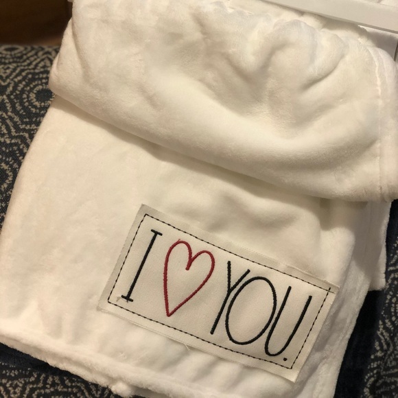Rae Dunn I ❤️ YOU Plush Throw Blanket - Picture 3 of 5